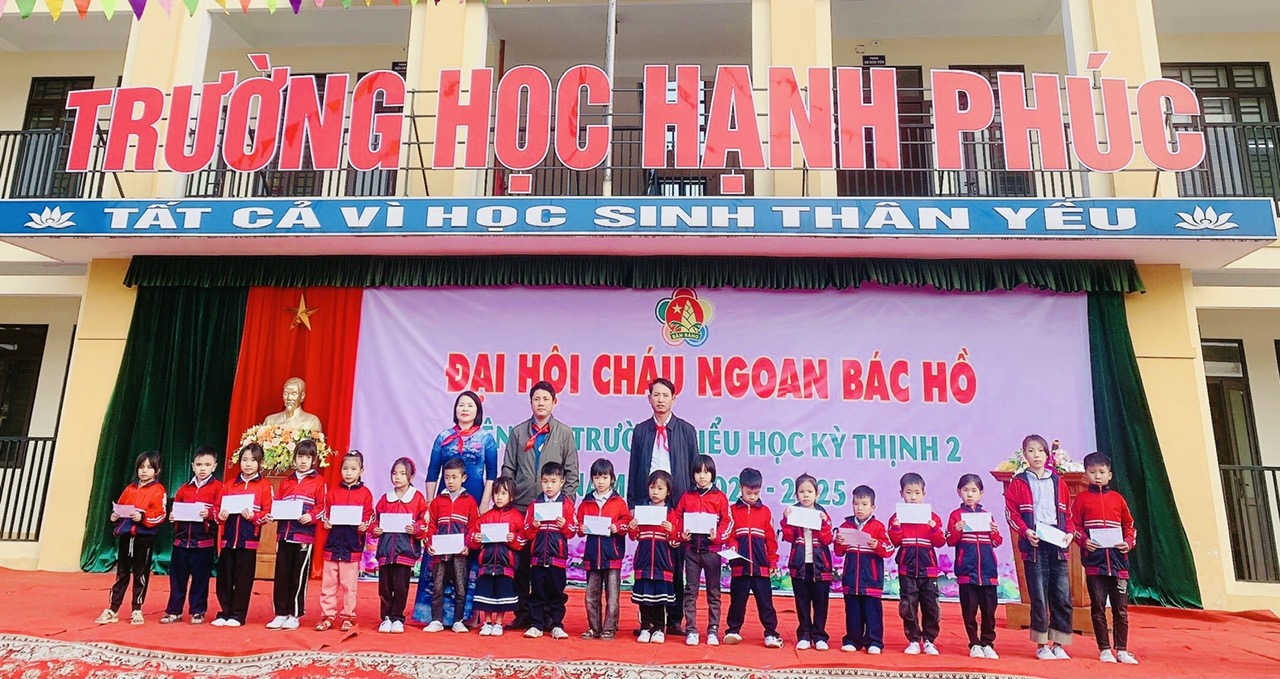 A TRAO QUÀ DOANH NGHIỆP