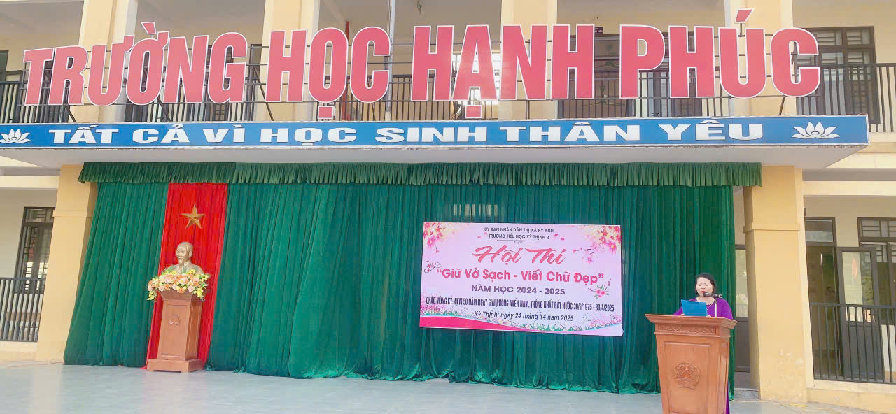 C Mận khai mạc